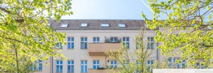 IMMOBERLIN.DE - Helle einzugsfreie Altbauwohnung mit ruhiger Terrasse in beliebter Kiezlage