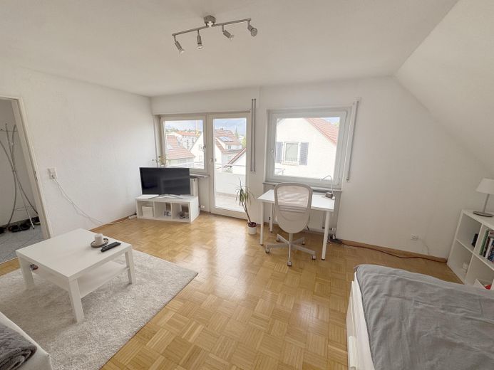 Helle 2-Zimmer-Wohnung mit großem Balkon & moderner Küche – Geräumiges Zimmer