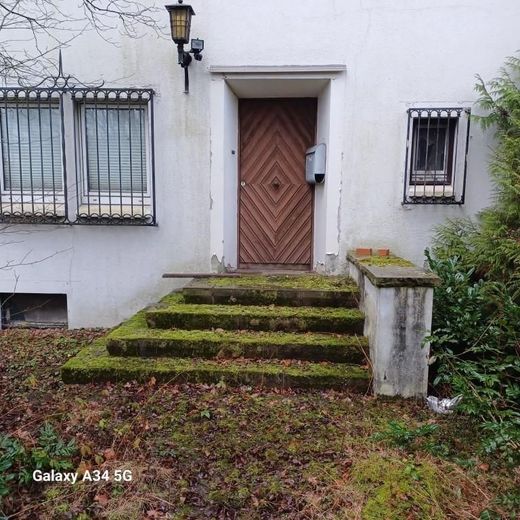 Einfamilienhaus *** renovierungsbedürftig, auf einem grißen Grundstück – Bild 2
