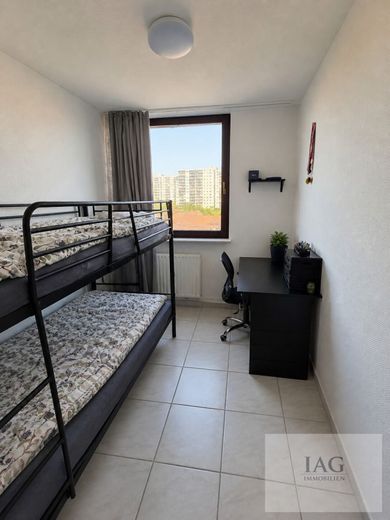 Familienfreundliche 4,5-Zimmer-Wohnung mit Balkon, Aufzug und idealer Raumaufteilung – Kinderzimmer 3