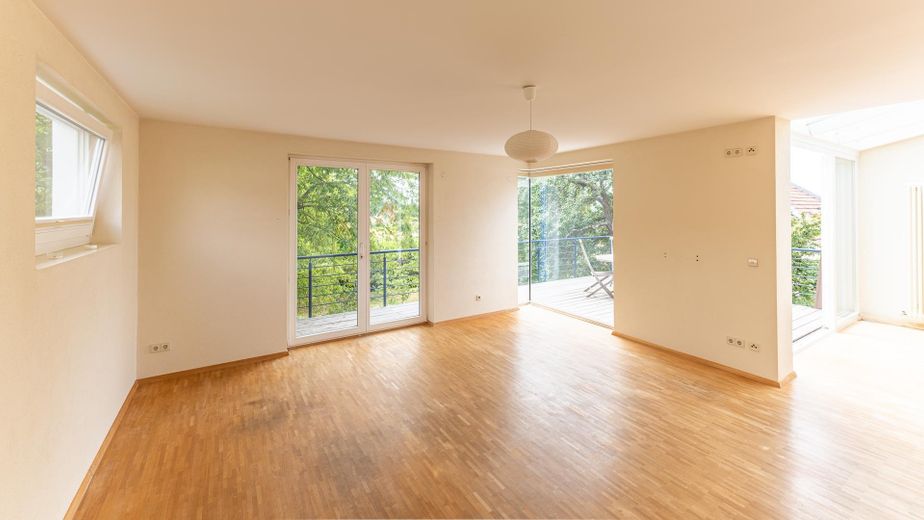 Vivir con vistas panorámicas – Casa bifamiliar bien cuidada con jardín meridional de estilo parque y vistas panorámicas – OG Wohnen