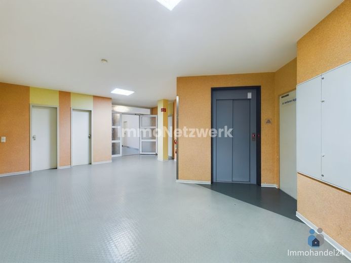 ***ideale ETW im Studentenwohnheim direkt am Blücherplatz***Denkmal – Flur 2 Etage mit Aufzug