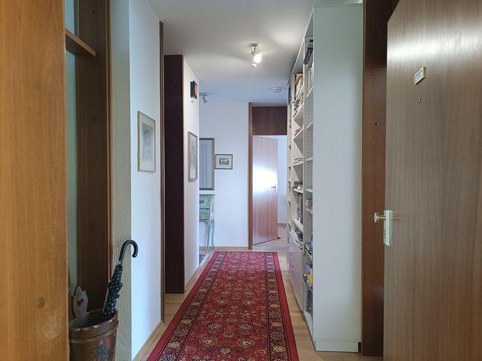 Lichtdurchflutete 4-Zimmer-Wohnung mit Loggia und Blick ins Grüne – Foto 7