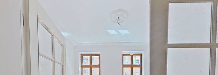 Historischer Charme trifft Wohnkomfort – 4-Zimmer-Altbauwohnung mit Balkon – Titelbild