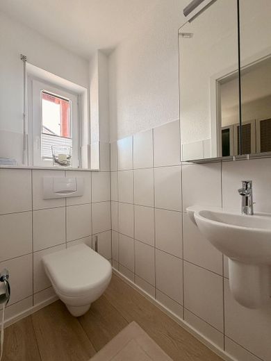 Bliźniak z dużym ogrodem w spokojnej ślepej uliczce – Gäste WC