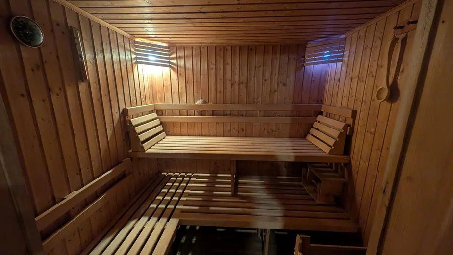 Provisionsfrei in Darmstadt-Arheilgen: 6-Zimmer-Familienhaus mit Garage & neuem Dach – UG Sauna