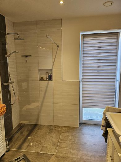 Ексклюзивний якісний напівбудинок – Badezimmer EG