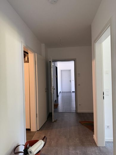 Moderne 4-Zimmer-EG-Wohnung mit überdachter Terrasse, Aufzug & Wärmepumpe – Foto 8