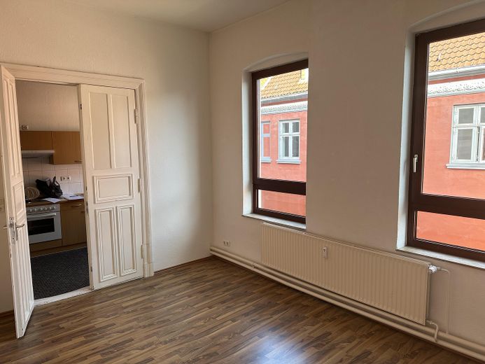 ¡Disponible de nuevo a corto plazo! Apartamento para estudiantes, Norderstraße – Zimmer mit Blick zur Küche