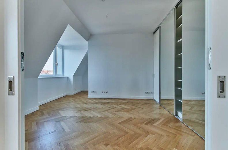 Provisionsfrei: Außergewöhnliche Dachgeschosswohnung mit Blick über Berlin und toller Dach-Terrasse – SZi 2 mit gr. Wandschrank