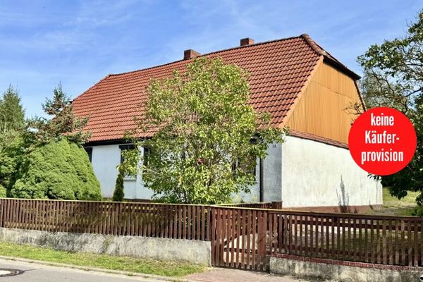 HORN IMMOBILIEN++Sanierungsbedürftiges Einfamilienhaus mit Nebengebäude und altem Obstbaumbestand
