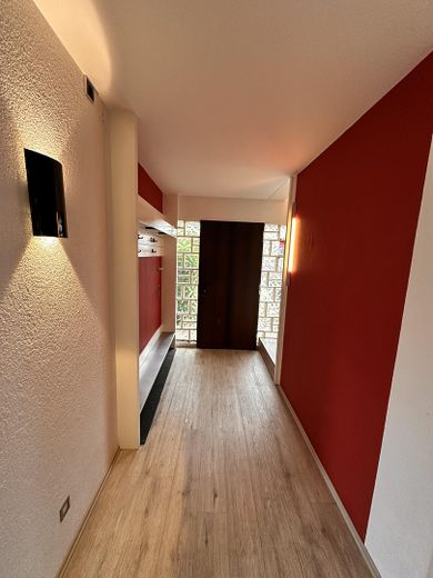 Großzügiges Einfamilienhaus mit Einliegerwohnung auf weitläufigem Eckgrundstück – Foto 4