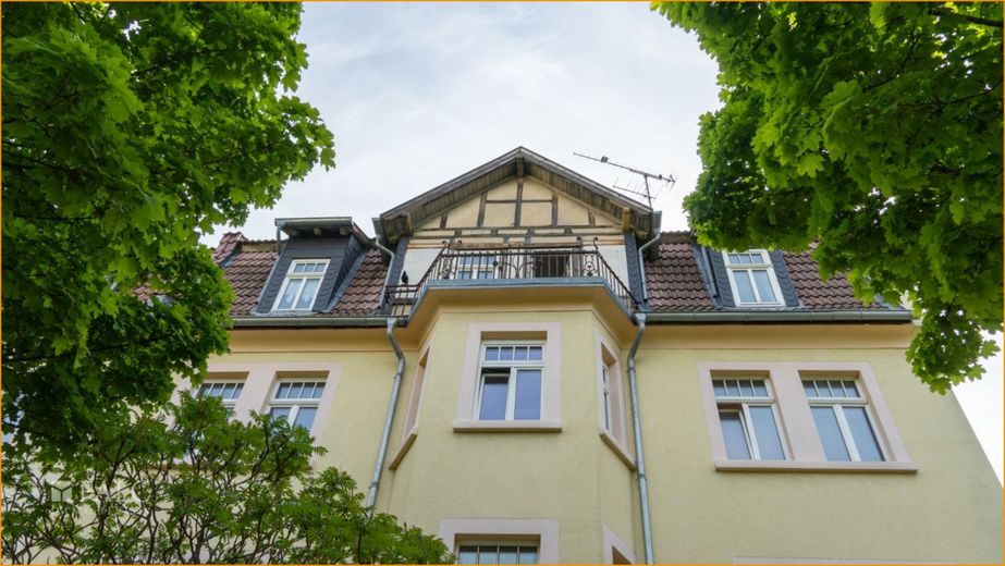 Potenzial für`s Kapital: Solides, ausbaufähiges und attraktives Mehrfamilienhaus in schöner Lage – Ansicht von der Straße