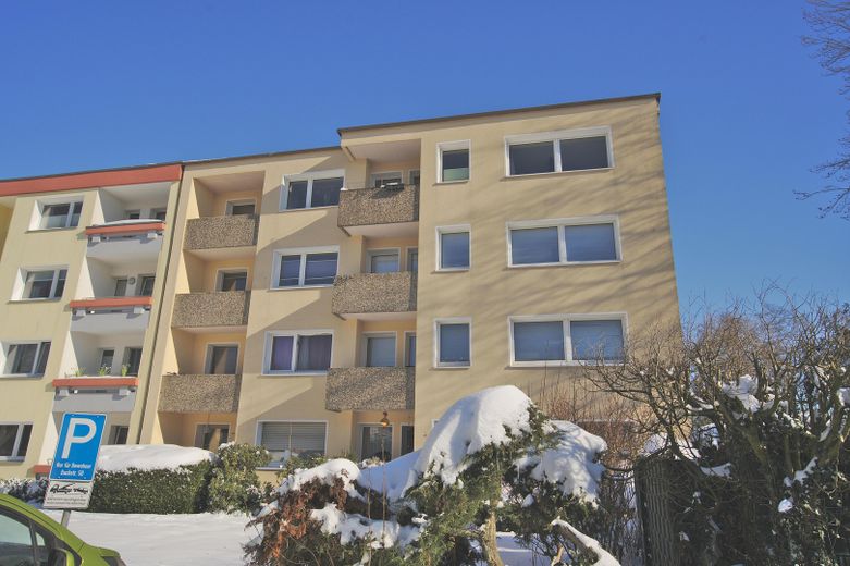 Lichtdoorstroomd appartement met keuken en balkon – Foto 1