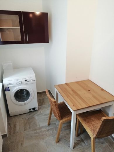 Kernsanierte 1-Zimmer-Wohnung mir Einbauküche, Balkon und eigenem Eingang – Küche 3