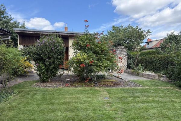 शांत और सुरक्षित: दूसरी पंक्ति में निर्माण भूखंड