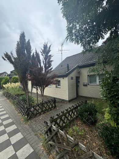 Grundstück in Stockum mit freistehendem Altbestand ideal für ein Neubauprojekt!!!PROVISONSFREI!!! – Foto 1