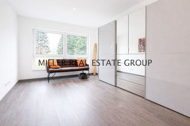 Exklusive Luxusvilla in 85095 Denkendorf - Einliegerwohnung, XXL-Garage, Südgarten &amp; unverbaubarer Weitblick! – Kinderzimmer