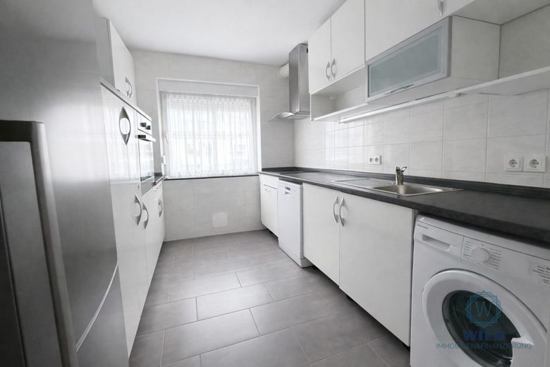 Charmante 3-Zimmer-Wohnung mit Balkon und Blick ins Grüne und Hobbyraum in Saarlouis – Küche
