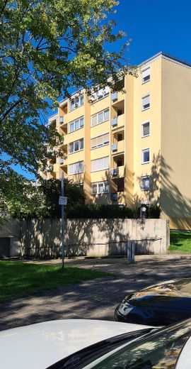 Kernsanierte 2-Zimmer-Wohnung mit Balkon | ideal für Eigennutzer und Kapitalanleger – 2-Zi.-Wohnung, Balkon, Aufzug