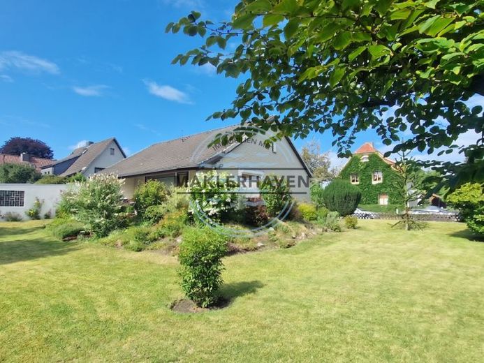 Freistehendes Einfamilienhaus mit viel Platz, traumhaftem Garten u. vielseitigen Ausbaumöglichkeiten – Foto 1