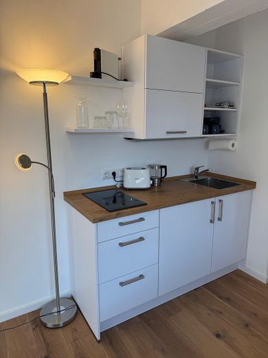 Serviced-Apartment-Businessapartment-Berufspendler: All-In je 25qm (+ 55qm Co-Livingbereich) – Pantry Apartment 5