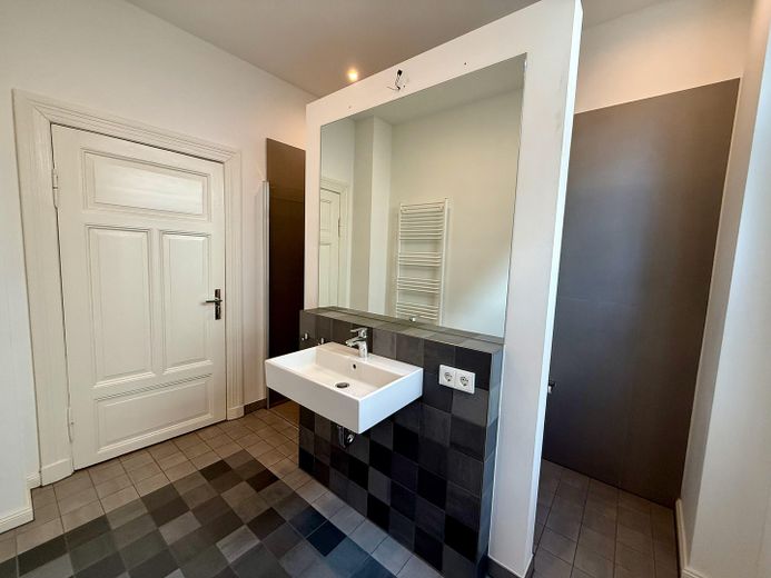 Representatief appartement in een historisch pand, met stijl & charme – BAD