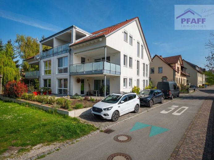 Zuhause ankommen in Allensbach! Traumhafte Wohnung mit 2 PKW-Stellplätzen und Küche in guter Lage – Foto 1
