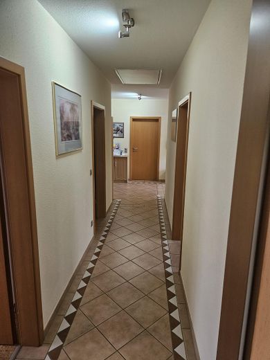 Provisionsfreier Bungalow in ruhiger Lage – Fluransicht vom Kinderzimmer