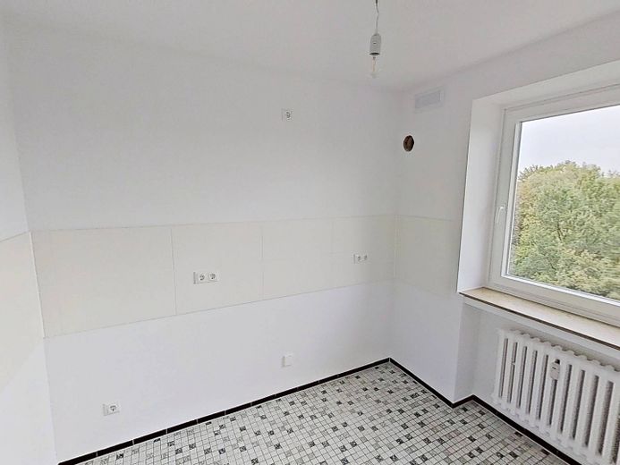 Moderno appartamento con 4 locali, BALCONE e vasca da bagno a Lübeck-Buntekuh – Ansicht I: Küche