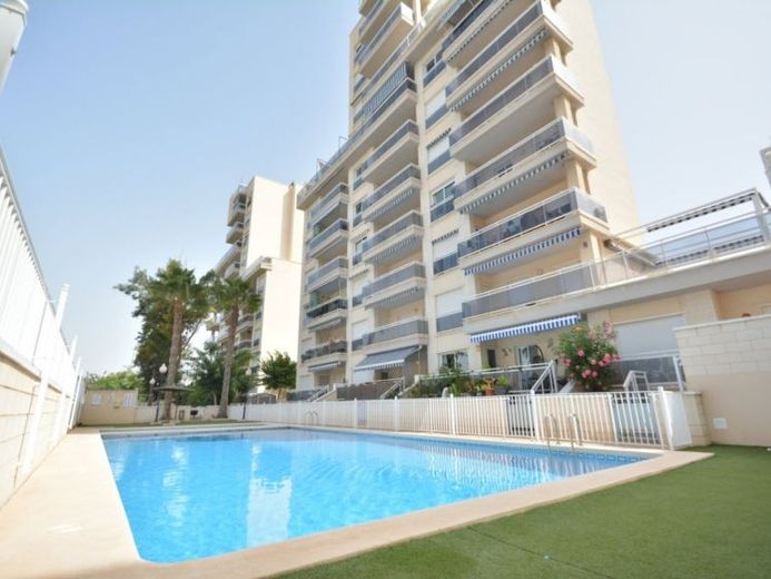 Appartamento con 2 camere da letto, 1 bagno, posto auto e piscina condominiale – Foto 1