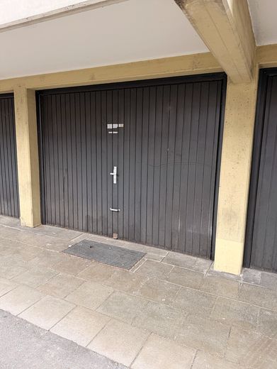 Sehr zentral gelegene lichtdurchflutete 3 Zimmer Wohnung zzgl. einer Garage zu verkaufen! – Einzelgarage