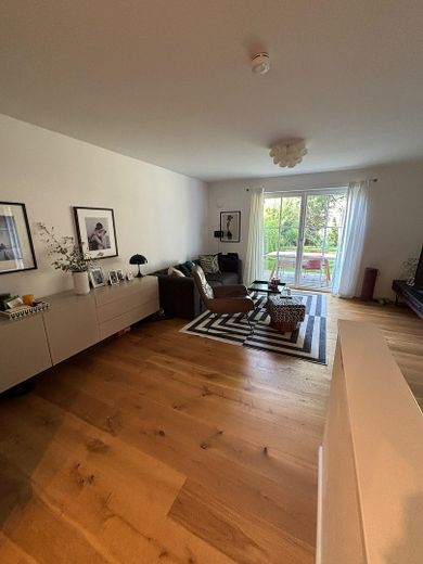 Exklusive 4-Zimmer-Wohnung in München-Obermenzing – Wohnzimmer