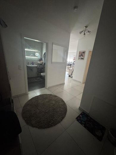 * Provisionsfrei* Vielseitig nutzbare 164 qm Wohnung auf zwei Etagen** – Flur
