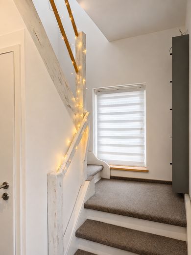 Gemütliches Eigenheim in wunderschöner Lage – provisionsfrei – Treppe