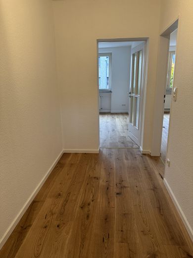 Encantador y amplio apartamento de 2 habitaciones con balcón en una ubicación privilegiada en Berger Straße. – Foto 11