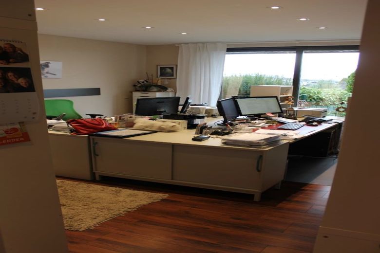 Provisionsfrei! Hochwertiges ruhiges Einfamilienhaus mit Wellnessoase und PV-Anlage – Büro im Obergeschoss