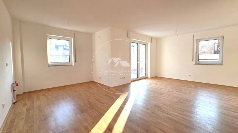 Erstbezug mit Wohlfühlfaktor - Moderne KfW-40-Wohnung im EG und UG  mit Stellplatz &amp; Gartenanteil – Wohn- und Essbereich im Erdgeschoss 2