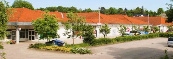 Fully equipped catering premises in Ronneburg, approx. 240 m², in the commercial area directly on the B7, commission-free