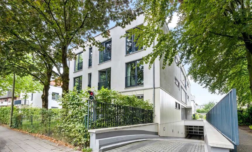 Gebäude Eingang Strasse