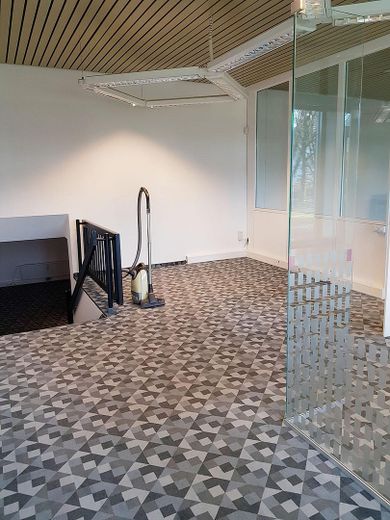 Retail space / office / practice — quiet yet central / S-Bahn around the corner / on 2 levels – 2geteilter Raum im EG: 64,59qm