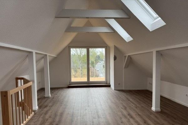 5-Zi-DG-Wohntraum mit Süddachterrasse, Kaminanschluss nähe Tierpark und Rabensteiner Wald