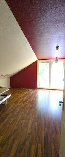 24 qm + 5,5 qm Balkon oben