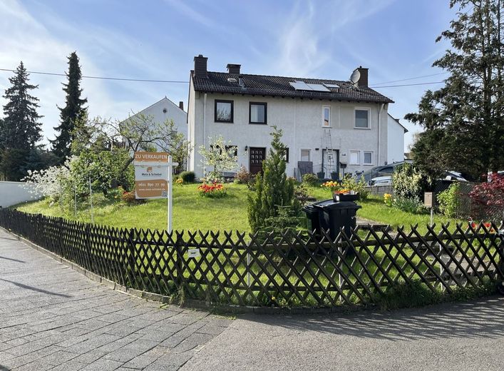 Abrissgrundstück! Unter Bodenrichtwert! DHH mit großem Garten in Wiesbaden Kohlheck! – Hausansicht