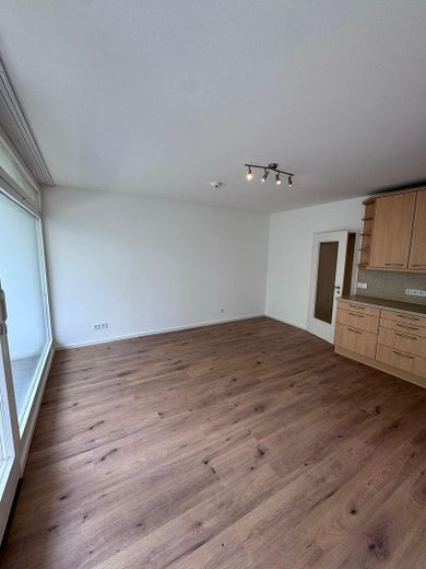 Charmant appartement meublé d’une pièce avec balcon – Bilder mit Möbel folgen