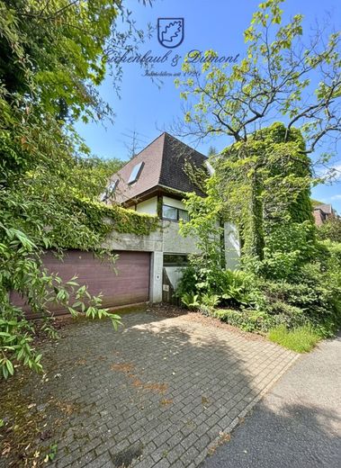Einfamilienhaus mit ELW, tolles Grundstück mit Panoramablick über Saarbrücken – Titelbild