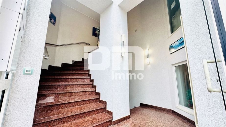 (R)eserviert!Modernisierte 1 bis 2 Familien Stadtvilla mit Maisonettewohnung in Traumlage – EG Haupteingang 1 / Treppenaufgang