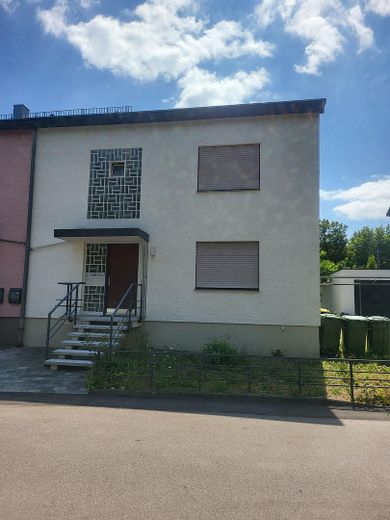 Gepflegtes 3-Familienhaus in Freiberg am Neckar – Ansicht
