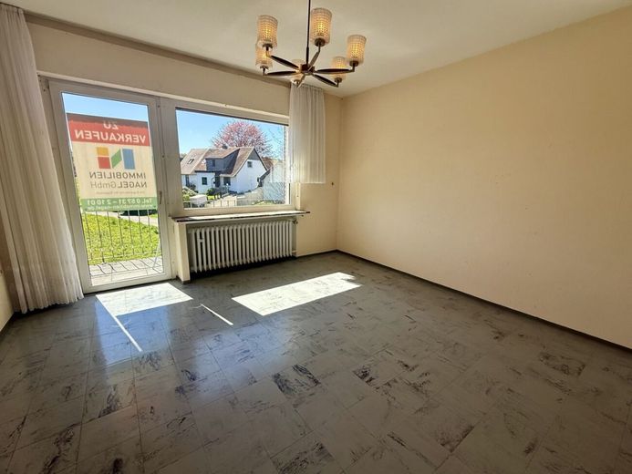 Viel Raum für Ideen: Zweifamilienhaus mit großem Garten, Garagen und Nebengebäude in Gohfeld – Esszimmer im OG
