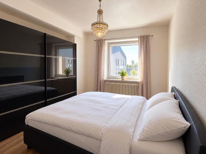 Provisionsfrei – Gepflegte 3-Zimmer Wohnung im Altbau MFH mit Top-Rendite – Schlafzimmer 1